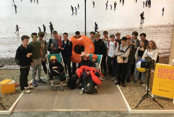 Year 11 Photographers to the Seaside, Tate and Nightlife in London